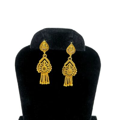 Gold Earrings With Leaf Design