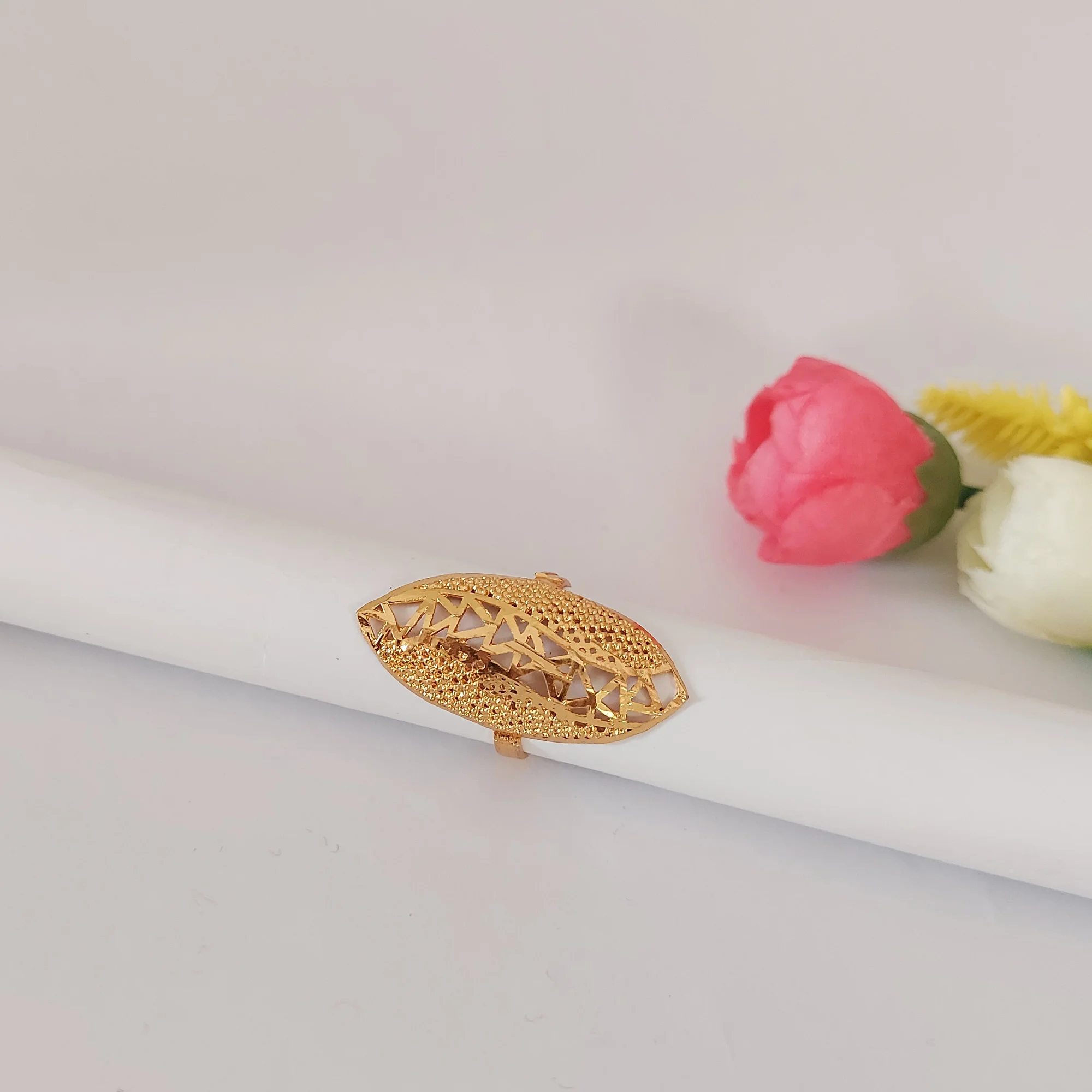 1 Oval-Shaped Gold-Plated Ring