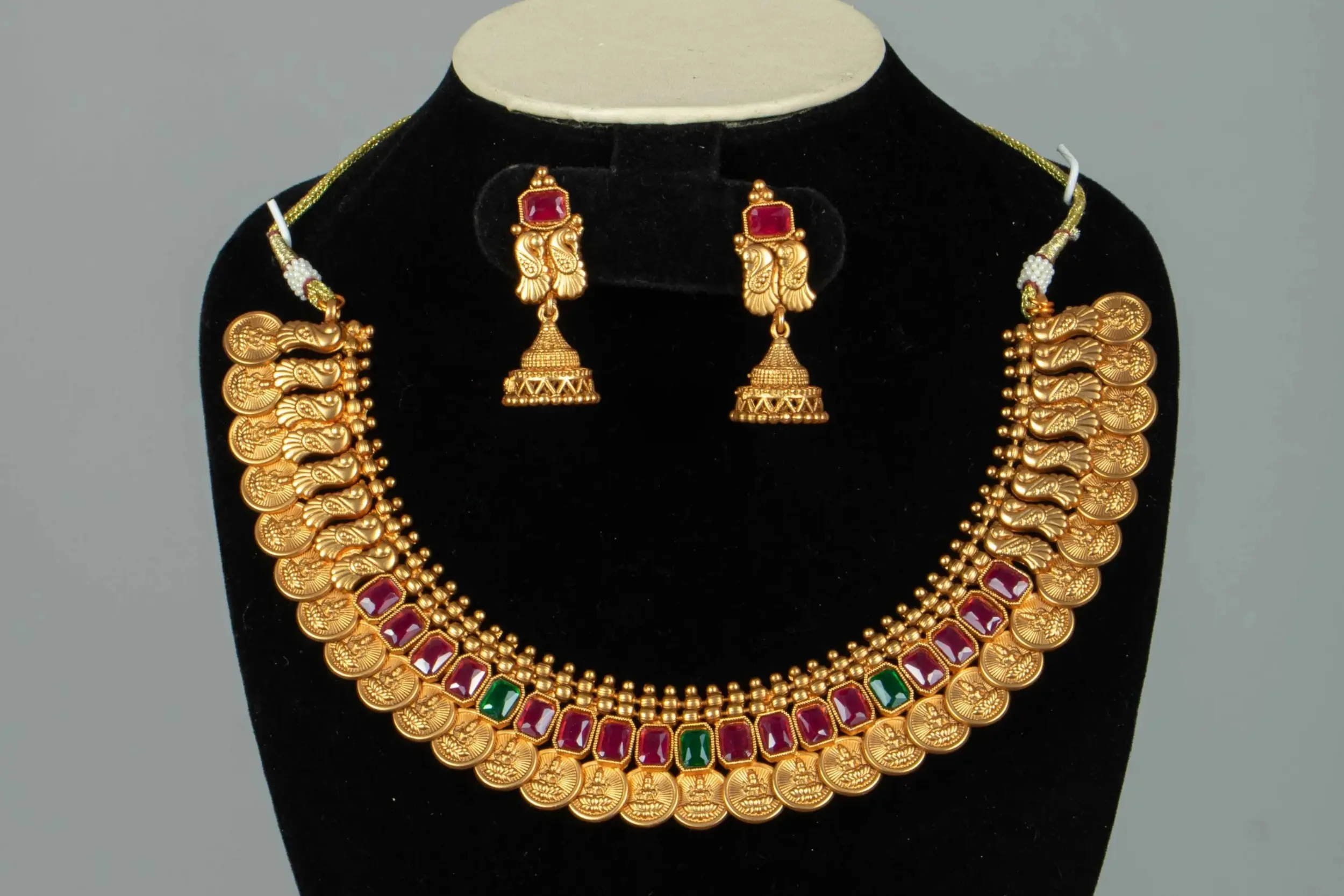 Evaluating the Pros and Cons of Gold Plated Necklaces